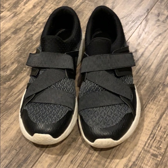 skechers women's slip on tennis shoes